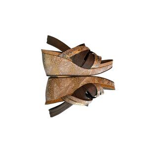 DONALD J. PLINER Metallic LEATHER WEDGE Heels